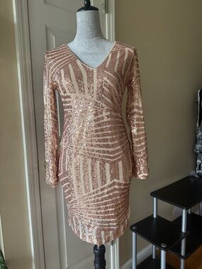 Long-Sleeve Rose Gold Sequin V-Neck Cocktail Dress